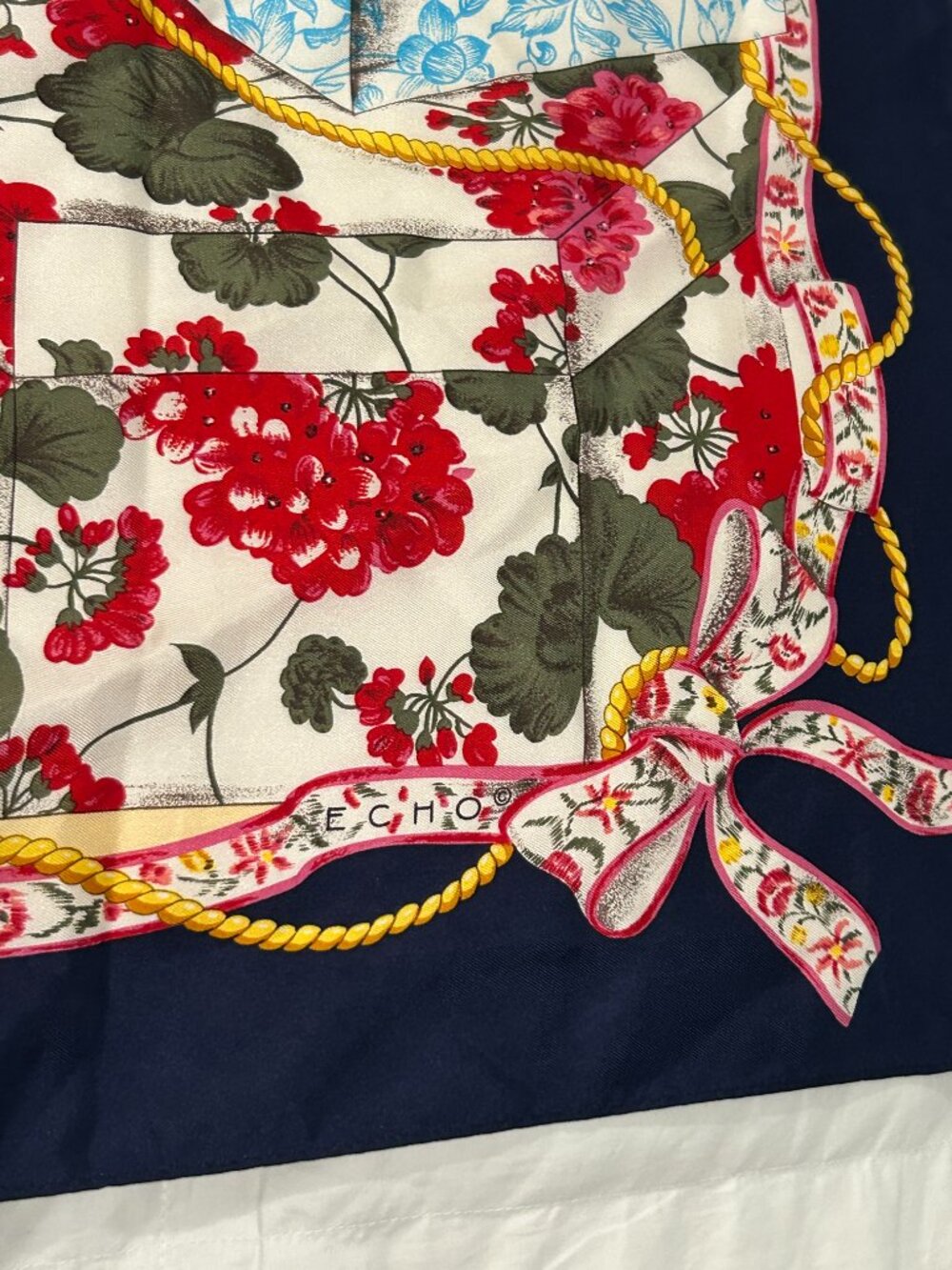 Vintage Echo Gift/Present Pattern Silk Square Scarf